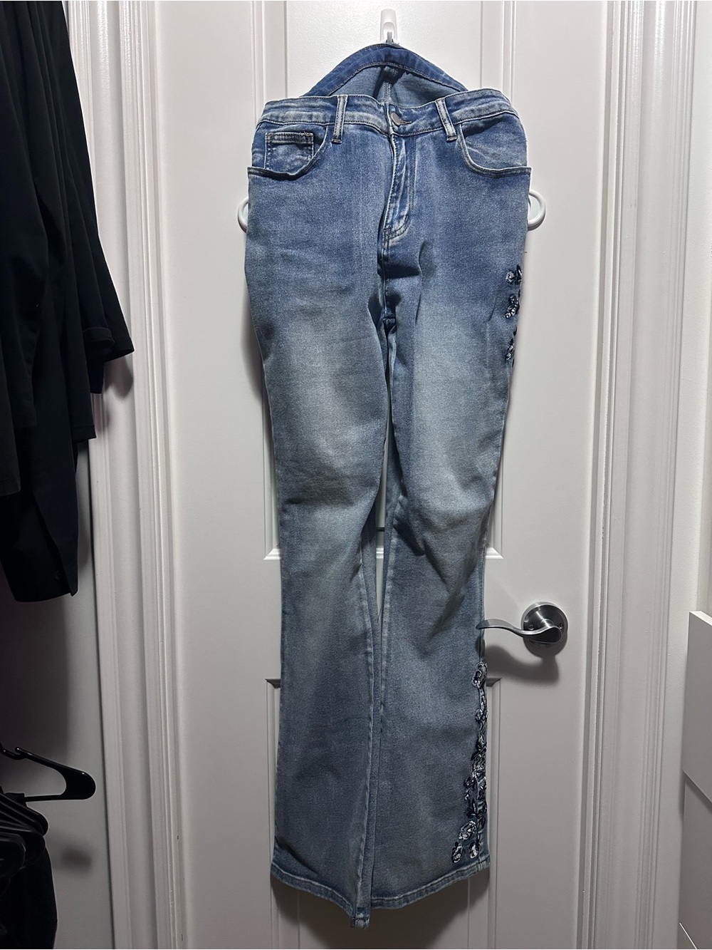 Womenโs Light Blue Embellished Jeans